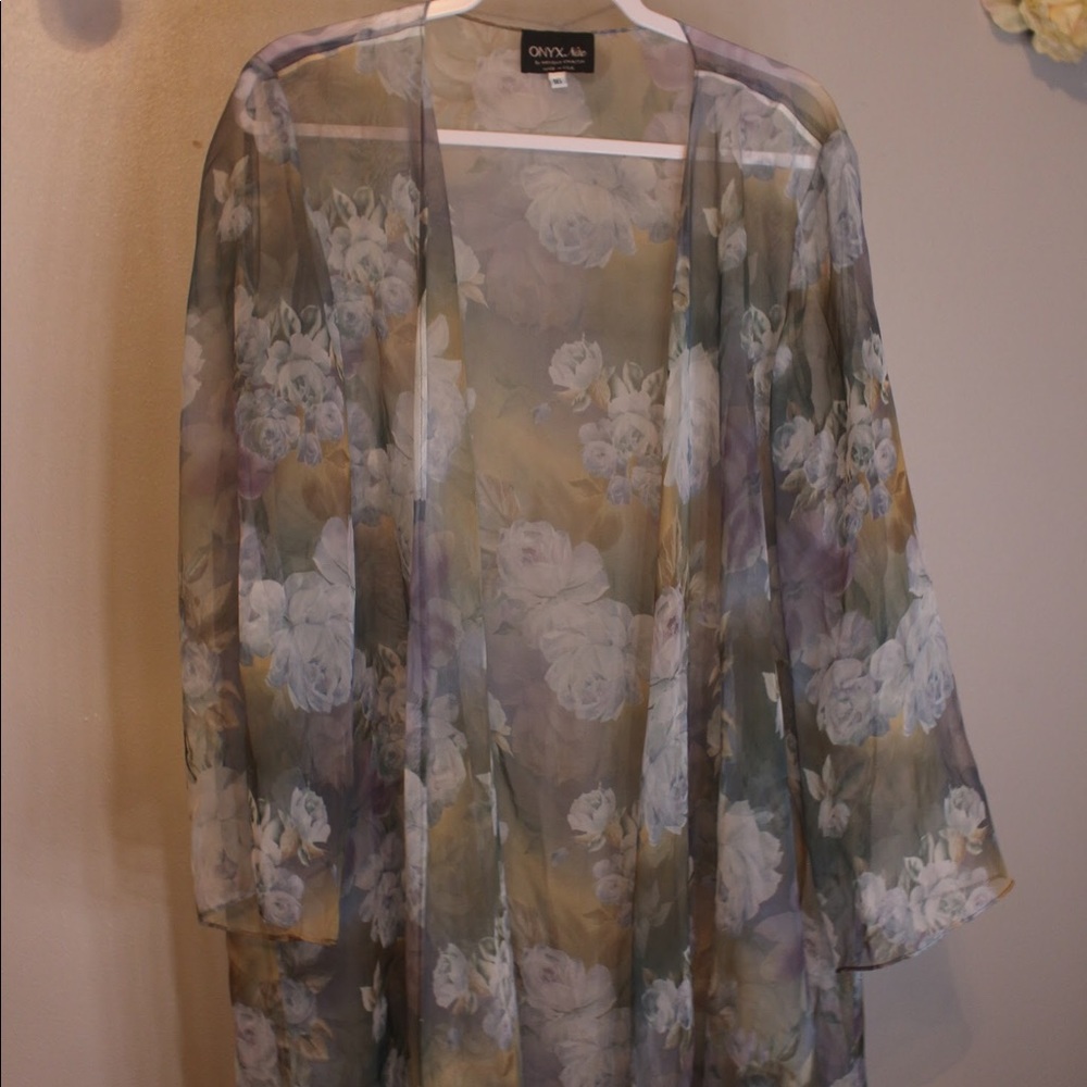 Flowy kimono